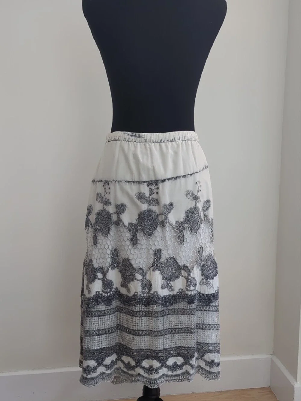 Soft Surroundings Faux Wrap Cream & Grey Wash Print & Lace Overlay Midi Skirt - Picture 8 of 9